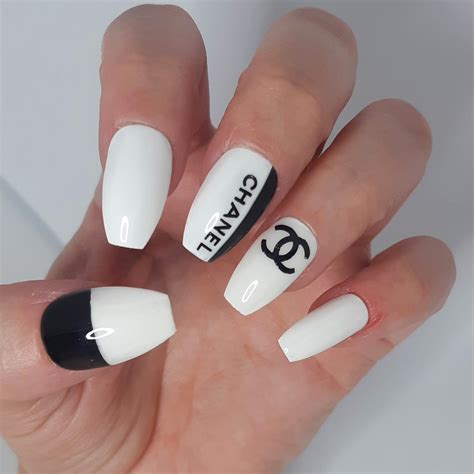 coco chanel nagels|chanel nail art.